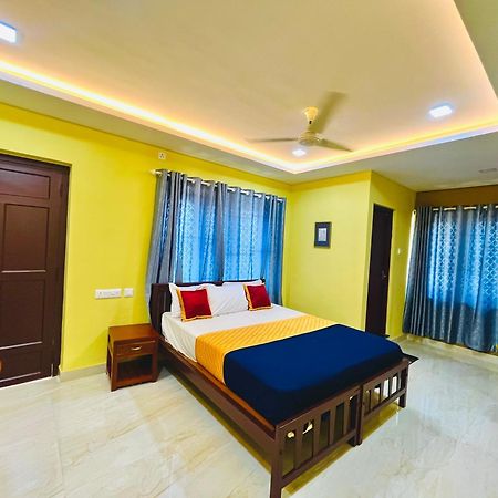 Madaparambil Residency Alwaye Екстериор снимка