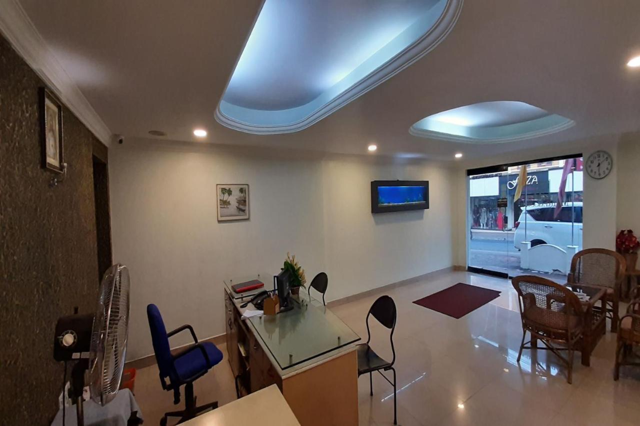 Madaparambil Residency Alwaye Екстериор снимка