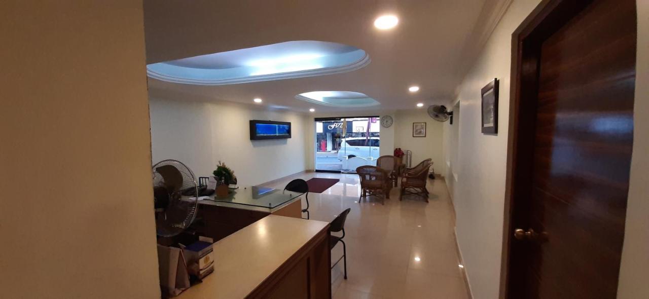 Madaparambil Residency Alwaye Екстериор снимка