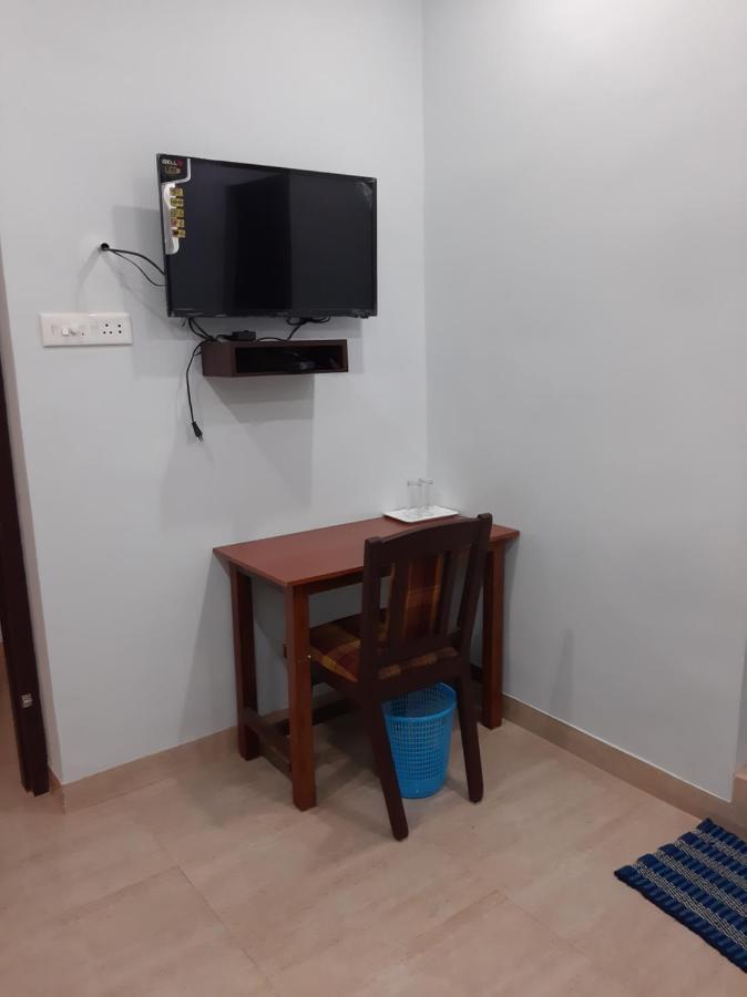 Madaparambil Residency Alwaye Екстериор снимка