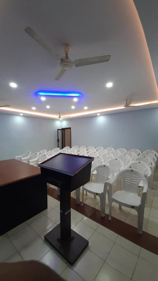 Madaparambil Residency Alwaye Екстериор снимка
