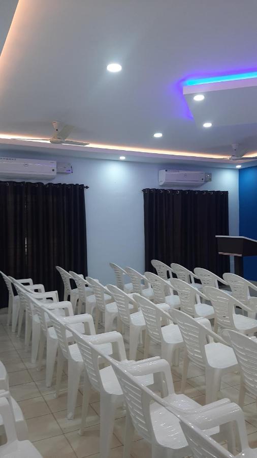 Madaparambil Residency Alwaye Екстериор снимка