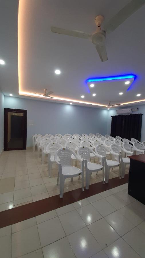 Madaparambil Residency Alwaye Екстериор снимка
