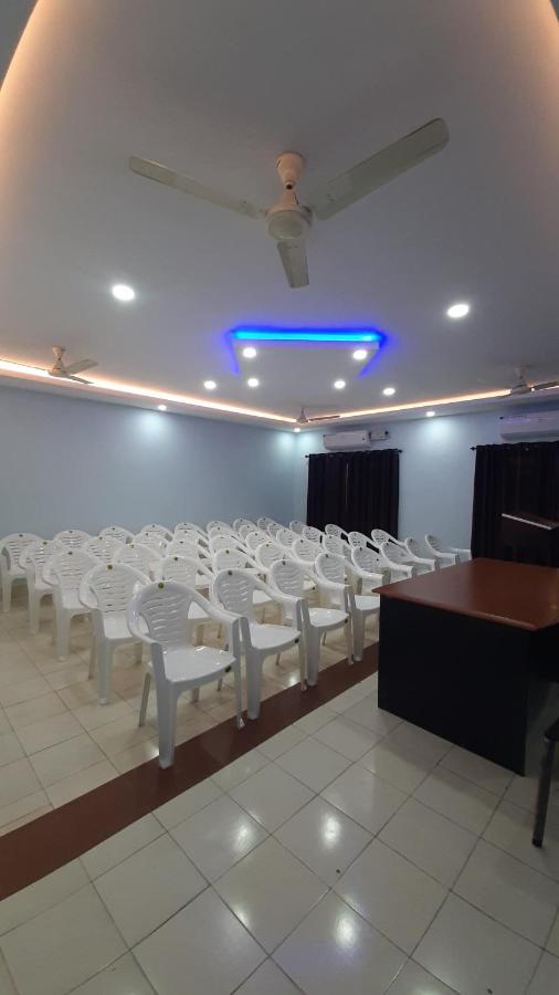 Madaparambil Residency Alwaye Екстериор снимка