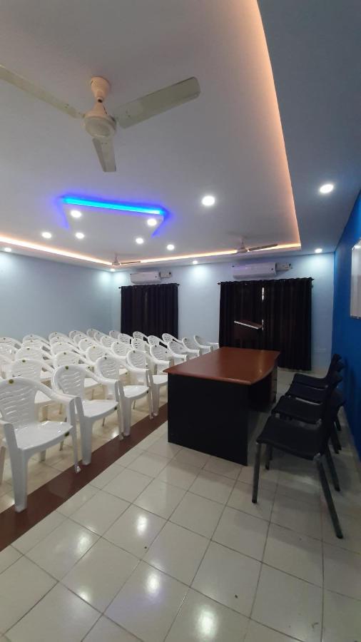 Madaparambil Residency Alwaye Екстериор снимка