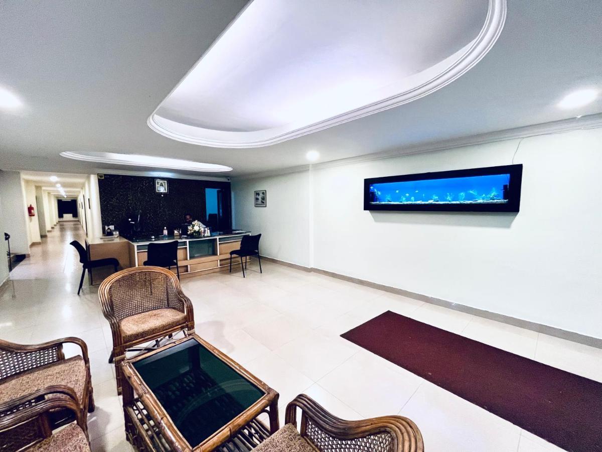 Madaparambil Residency Alwaye Екстериор снимка