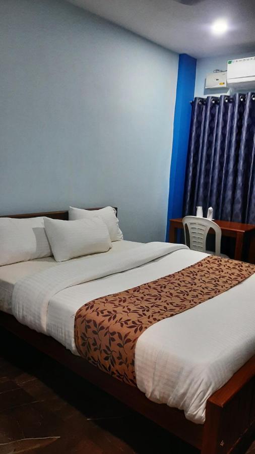 Madaparambil Residency Alwaye Екстериор снимка