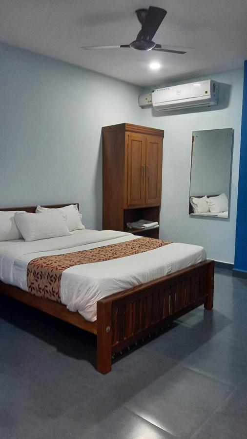 Madaparambil Residency Alwaye Екстериор снимка