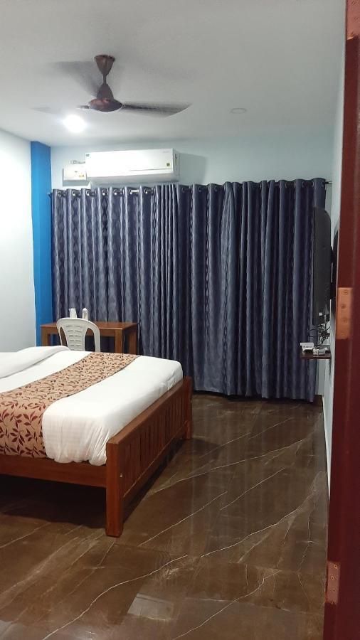 Madaparambil Residency Alwaye Екстериор снимка