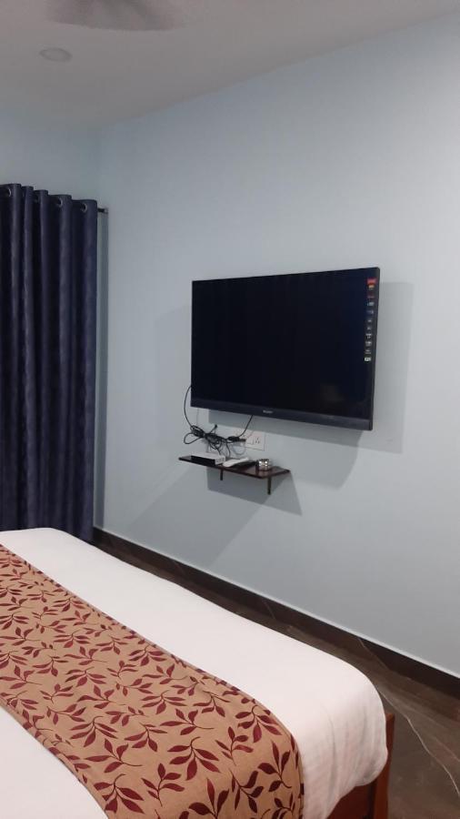 Madaparambil Residency Alwaye Екстериор снимка