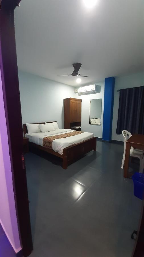 Madaparambil Residency Alwaye Екстериор снимка