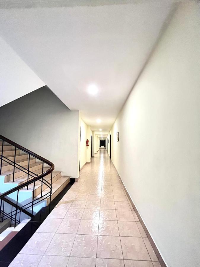 Madaparambil Residency Alwaye Екстериор снимка