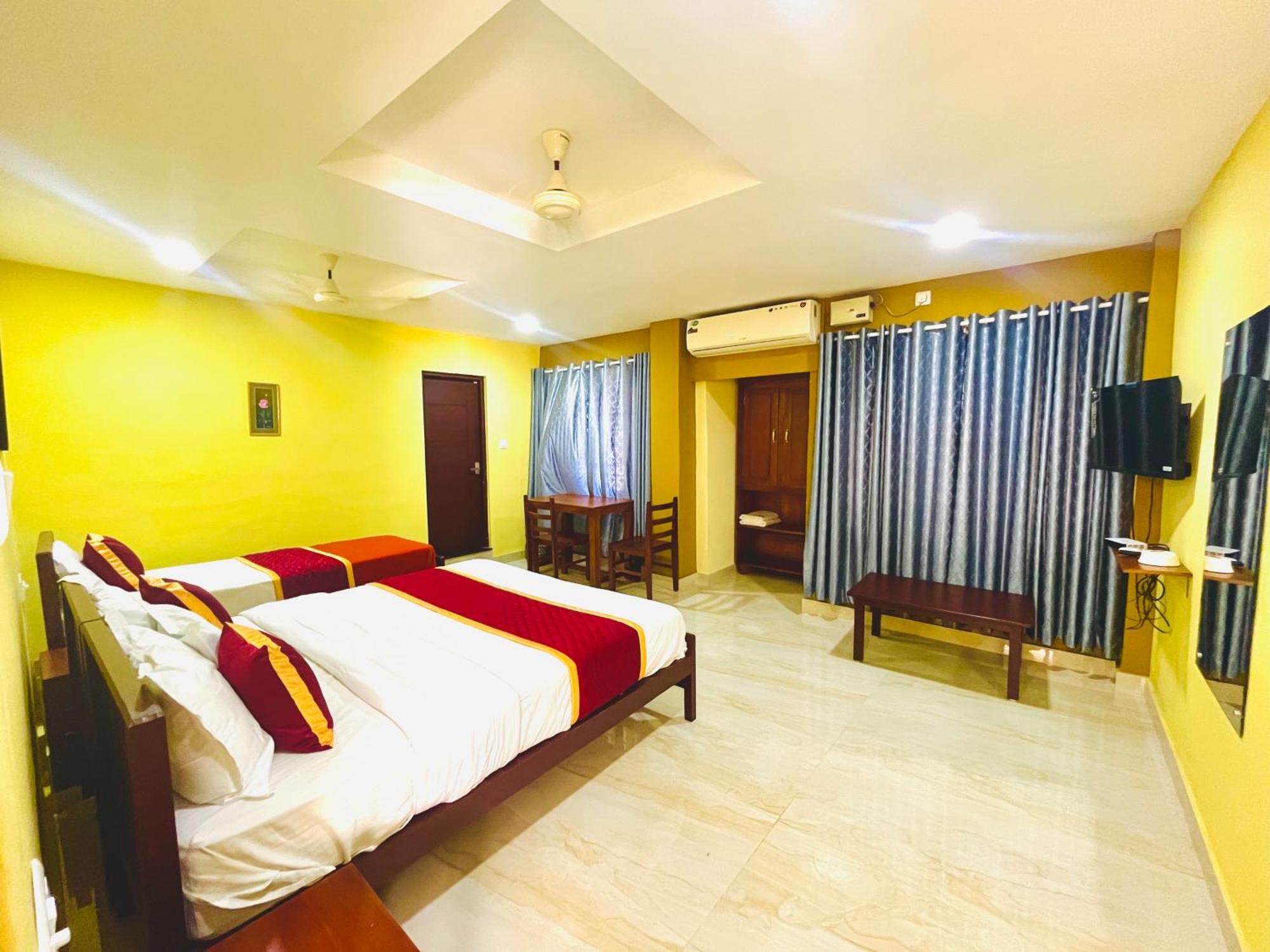 Madaparambil Residency Alwaye Екстериор снимка