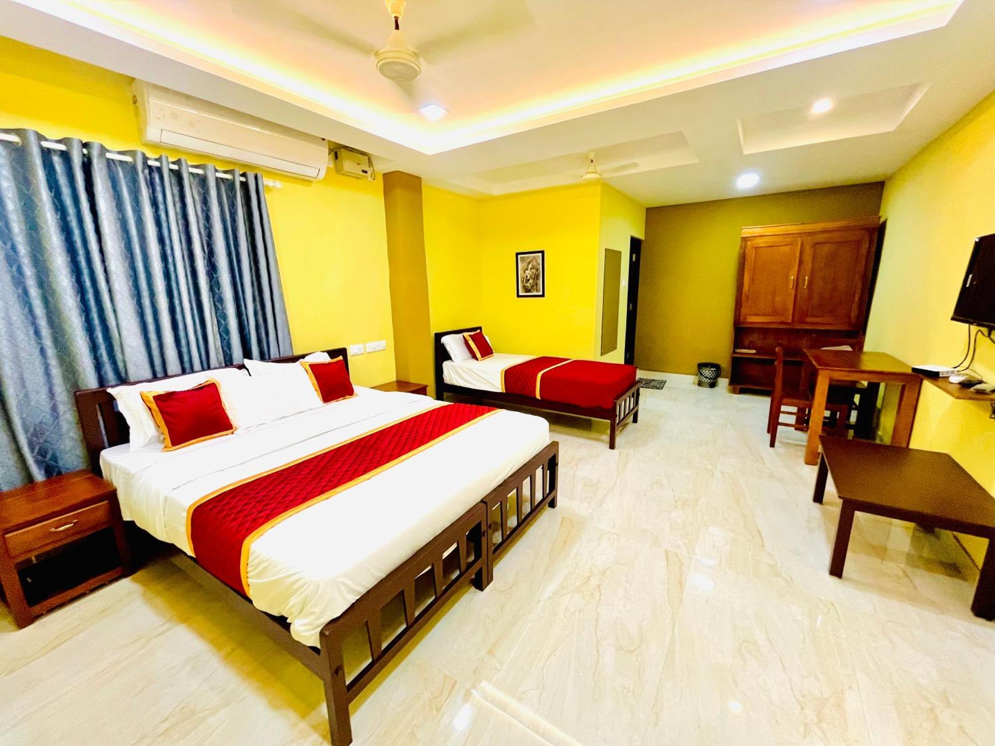 Madaparambil Residency Alwaye Екстериор снимка