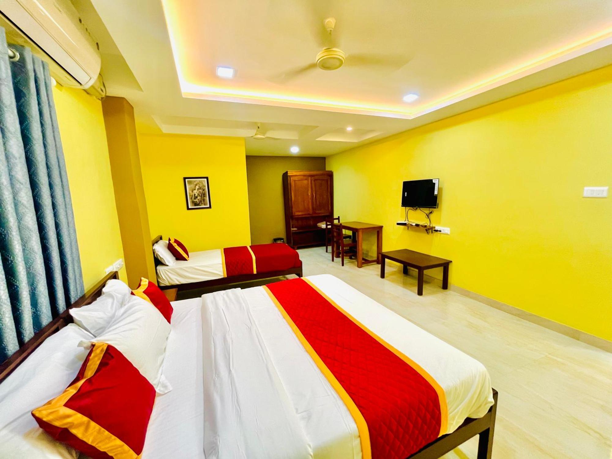 Madaparambil Residency Alwaye Екстериор снимка