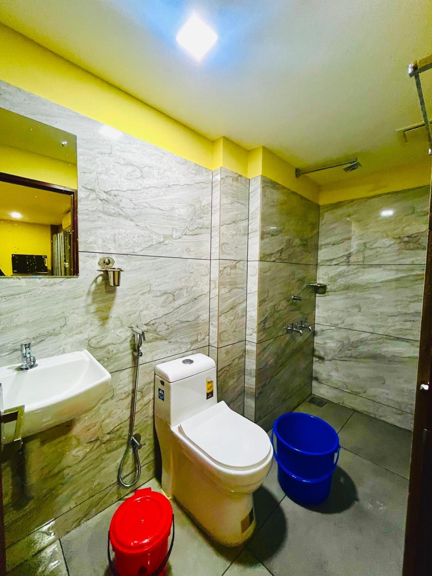 Madaparambil Residency Alwaye Екстериор снимка