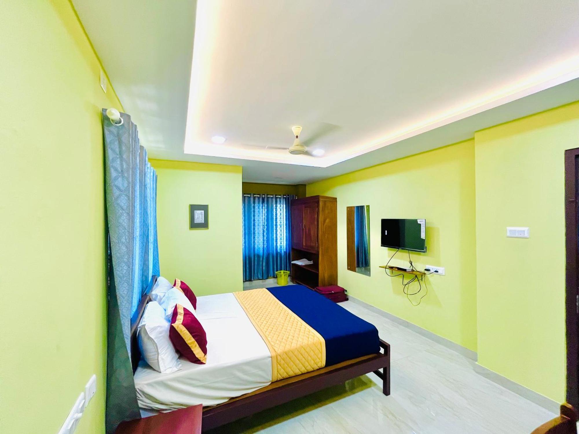 Madaparambil Residency Alwaye Екстериор снимка