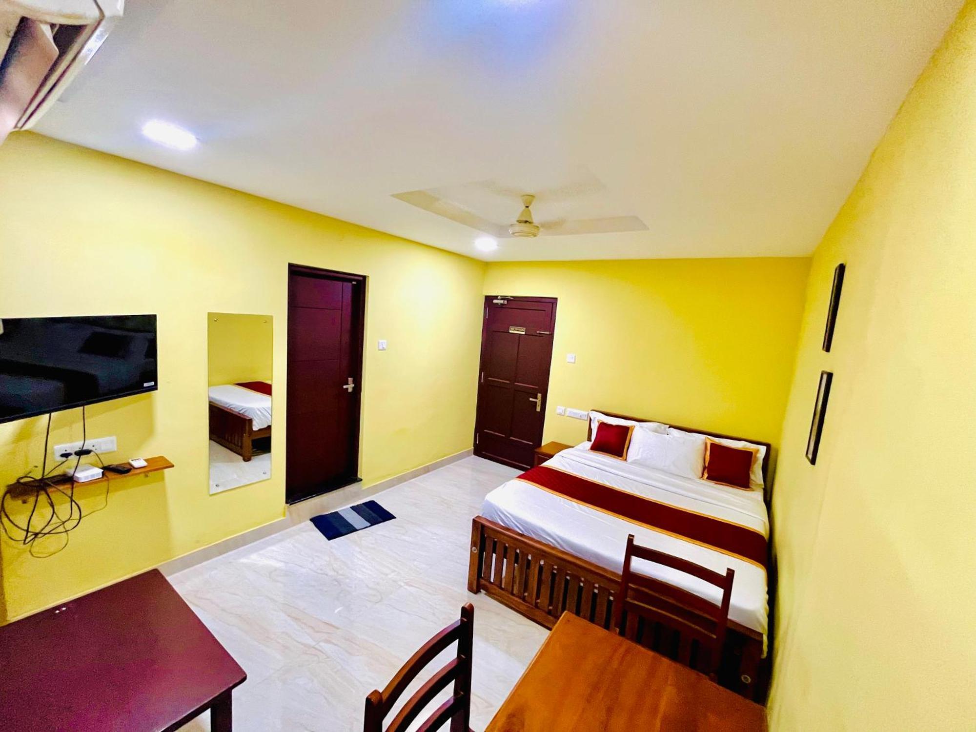 Madaparambil Residency Alwaye Екстериор снимка